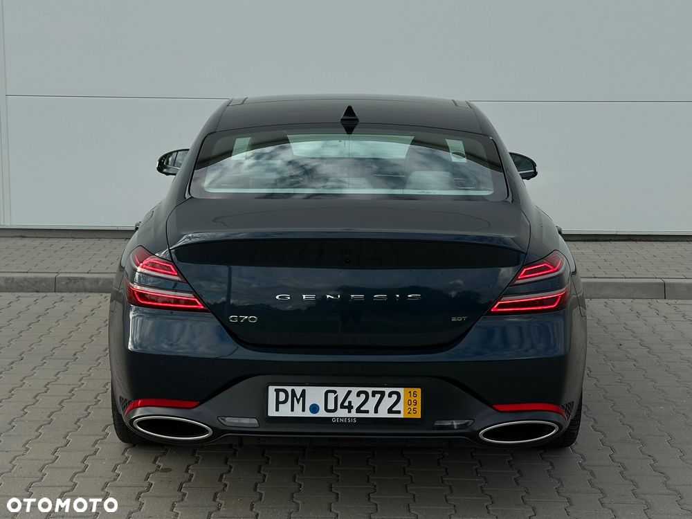 Genesis G70 Shooting Brake 2.0T RWD 8AT Premium - 30