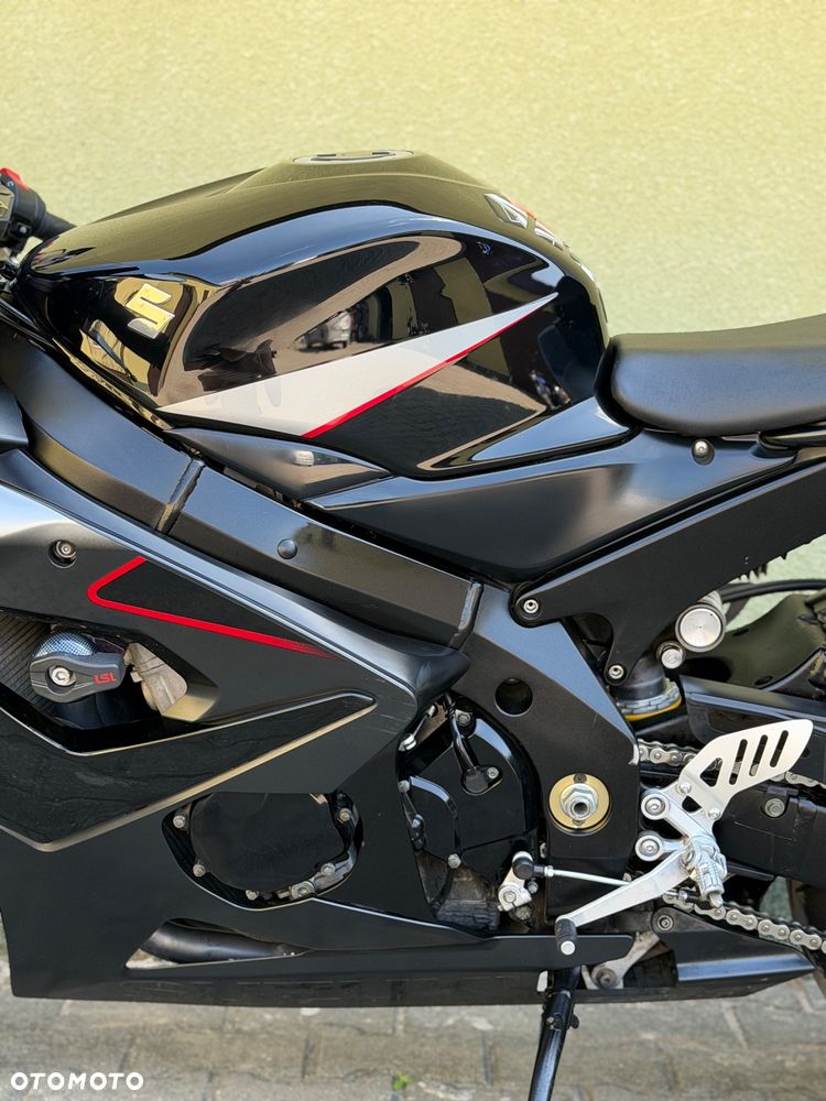 Suzuki GSX-R - 25