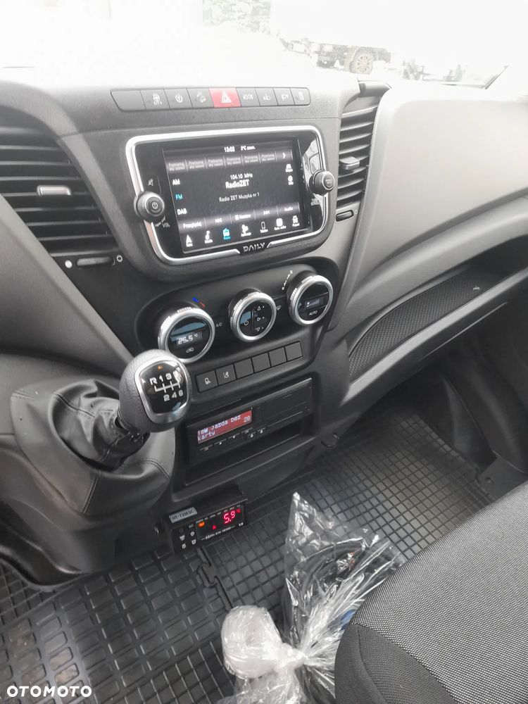 Iveco DAILY 70C18 72C18 --NOWY-- dmc 7,2T 180Koni MROŹNIA -20+30 ZASILANIE ZEWNETRZNE chłodnia kontener SYPIALNIA  model PRZED liftingiem!!! bez radarów bez wagi!!! POLSKI SALON -- NOWY-- GWARANCJA-- - 15