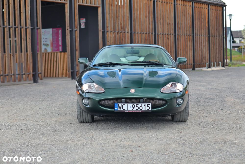 Jaguar XK XKR Coupe - 11