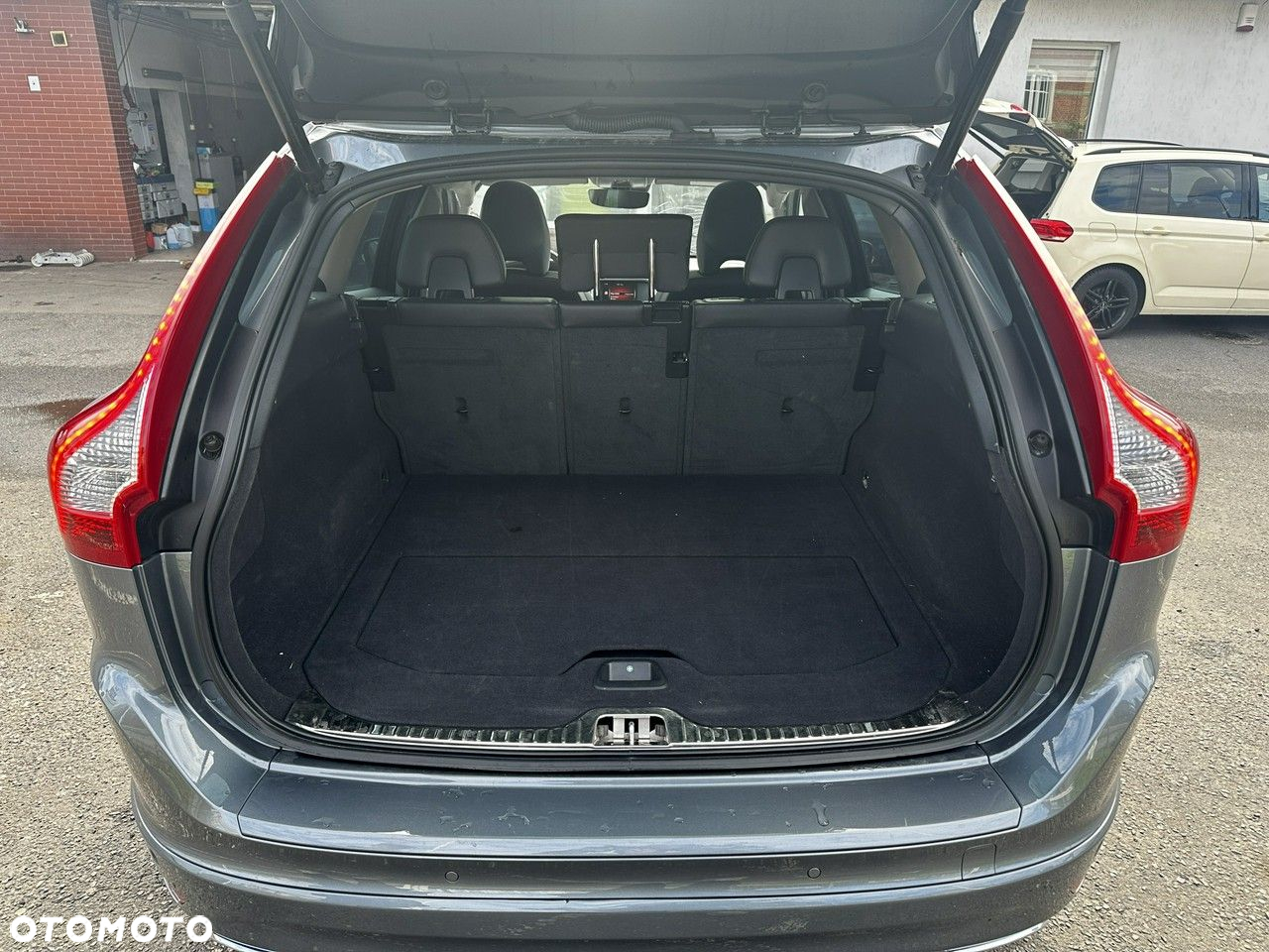 Volvo XC 60 D4 AWD Geartronic Momentum - 12