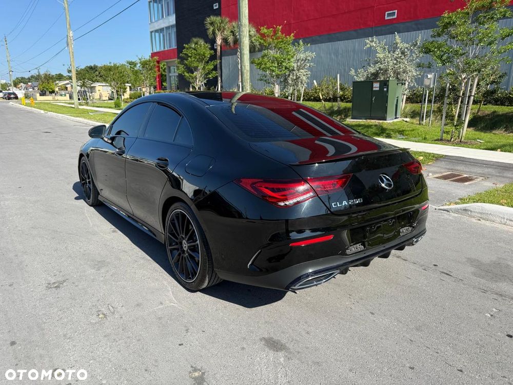 Mercedes-Benz CLA 250 4Matic 8G-DCT Special Edition - 3