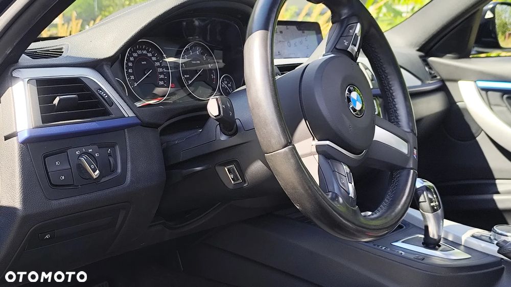 BMW Seria 3 330i xDrive Edition M Sport Shadow - 8