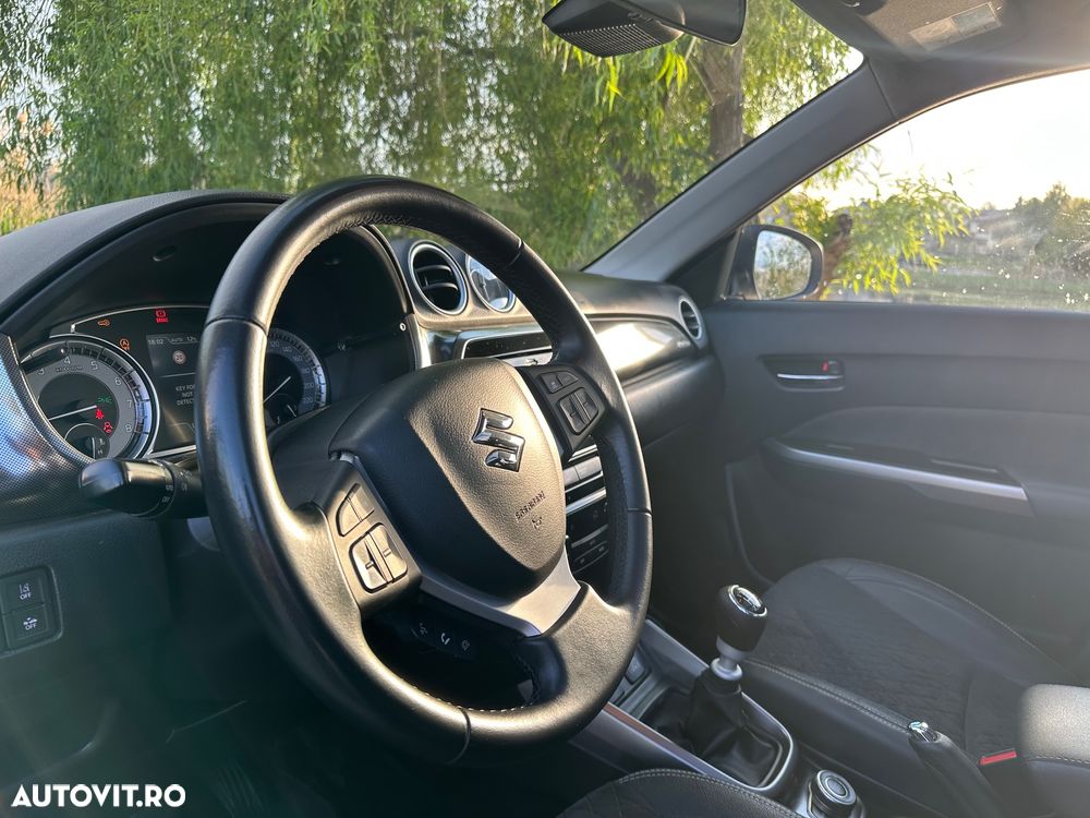 Suzuki Vitara 1.4 Boosterjet AllGrip MHEV Luxus - 10