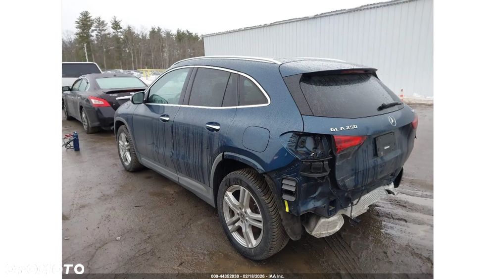 Mercedes-Benz GLA 250 4-Matic - 7