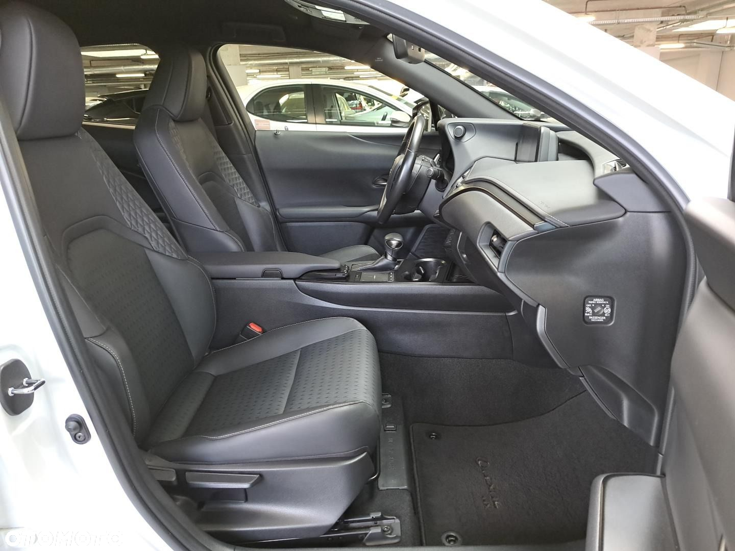 Lexus UX 250h GPF F Impression 2WD - 14