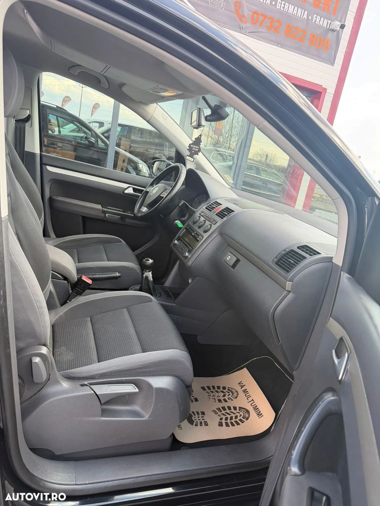 Volkswagen Touran - 11