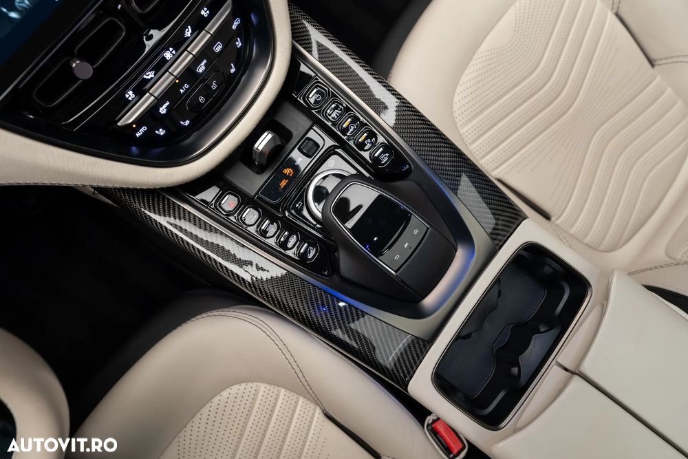 Aston Martin DBX - 17