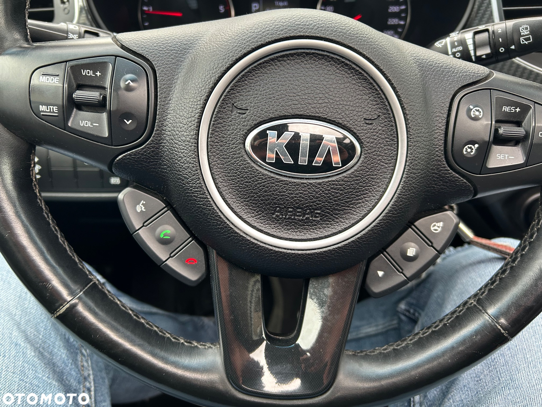 Kia Carens 1.7 CRDi L 7os DCT - 38