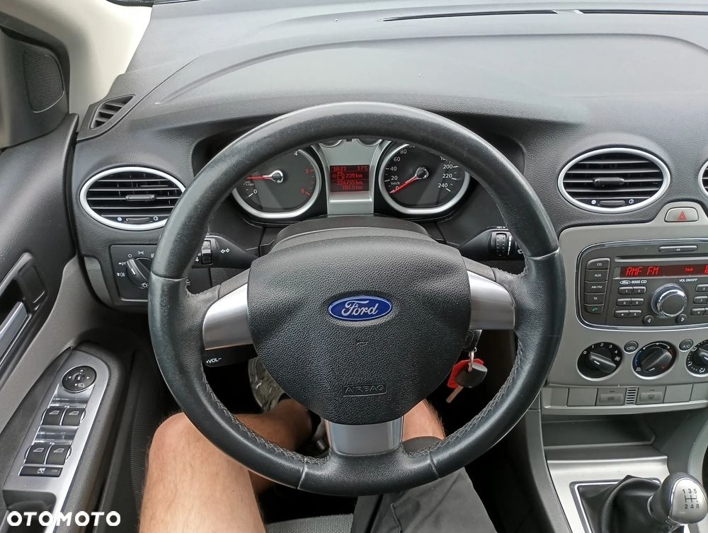 Ford Focus 1.6 TDCi Titanium ECOnetic - 31