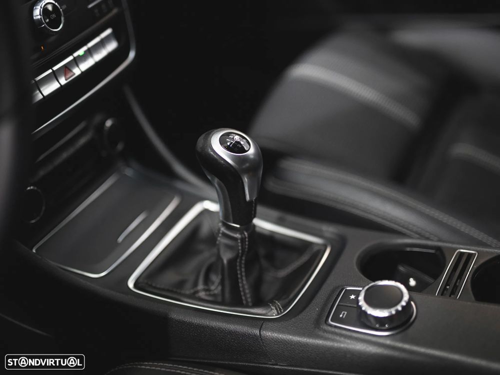 Mercedes-Benz CLA 180 d Urban - 17