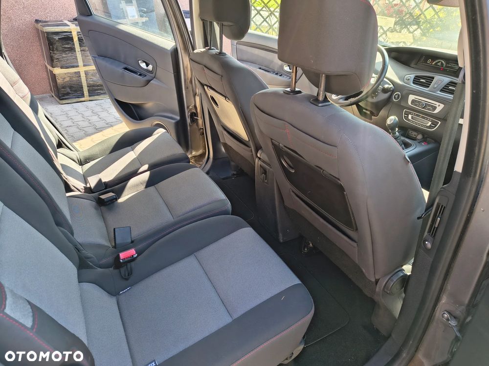 Renault Grand Scenic - 17