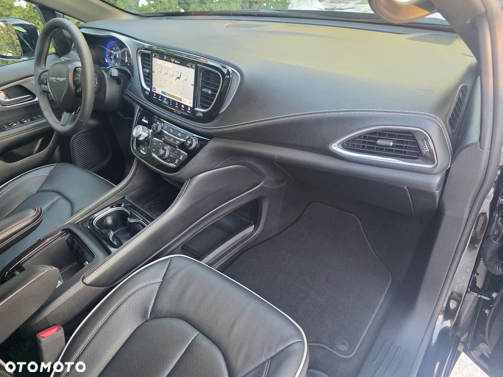 Chrysler Pacifica - 17