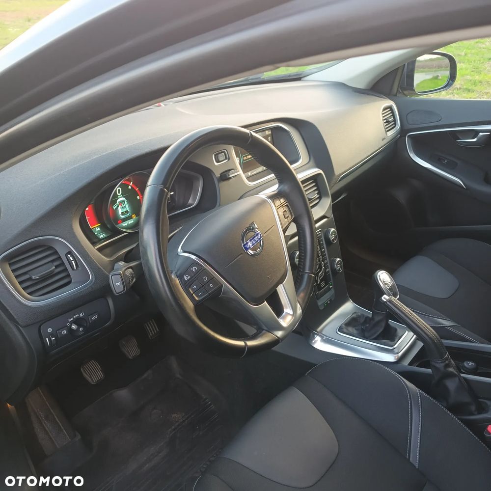 Volvo V40 D2 Momentum - 2