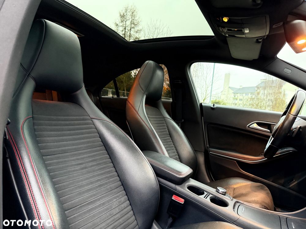 Mercedes-Benz CLA 220 CDI 7G-DCT AMG Line - 11