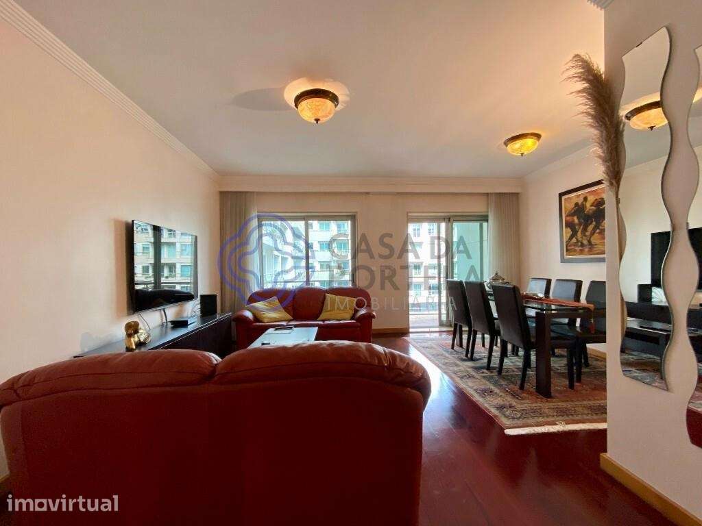 Apartamento T2 mobilado em condomínio fechado junto ao metro no centro - Grande imagem: 5/43