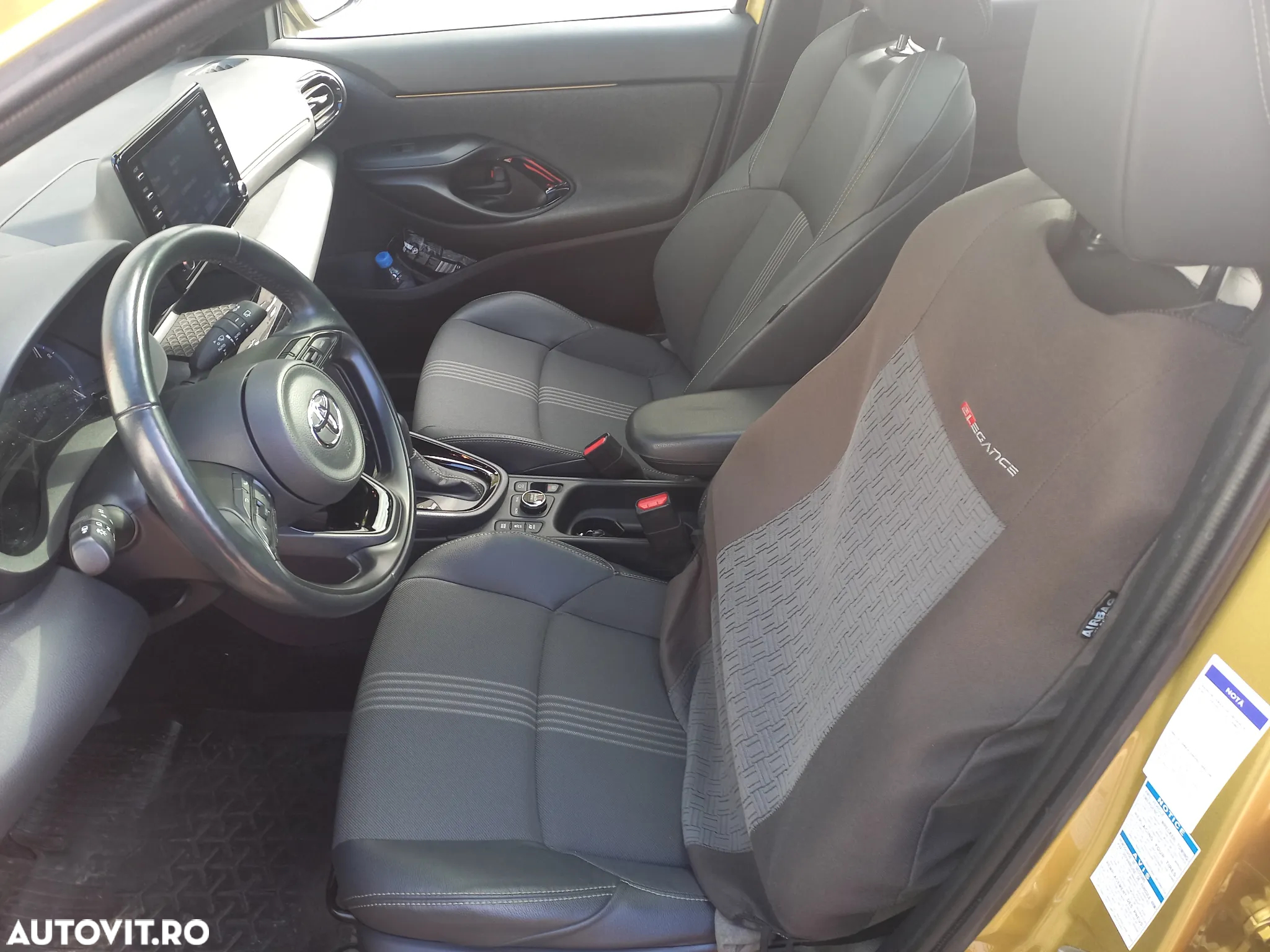 Toyota Yaris Cross 1.5 VVT-i HSD 4x4 Exclusive Adventure - 10