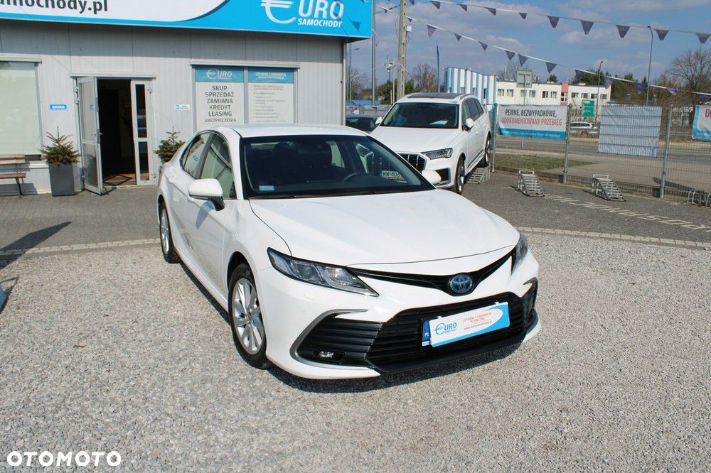 Toyota Camry - 4