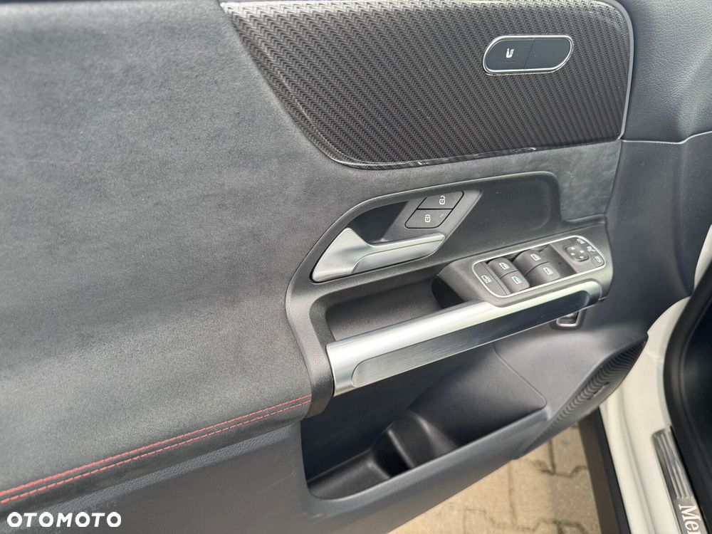 Mercedes-Benz GLB - 22