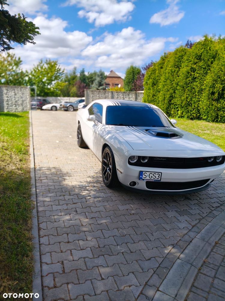 Dodge Challenger - 2