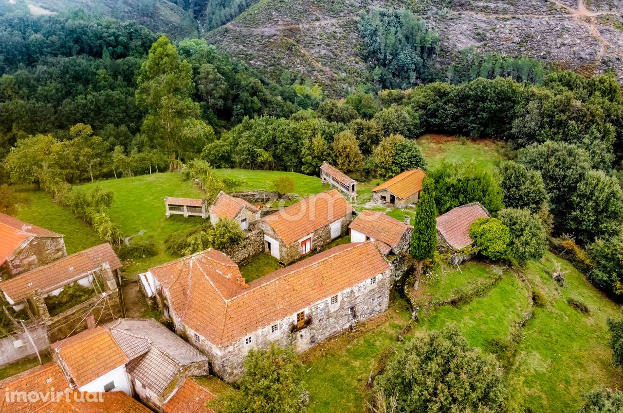 Quinta com dependências e terreno no aldeamento da Seara - Montalegre - Grande imagem: 3/41