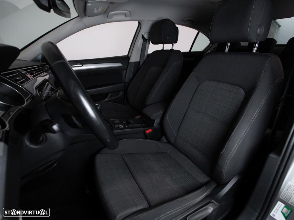 VW Passat 1.6 TDI Business DSG - 8
