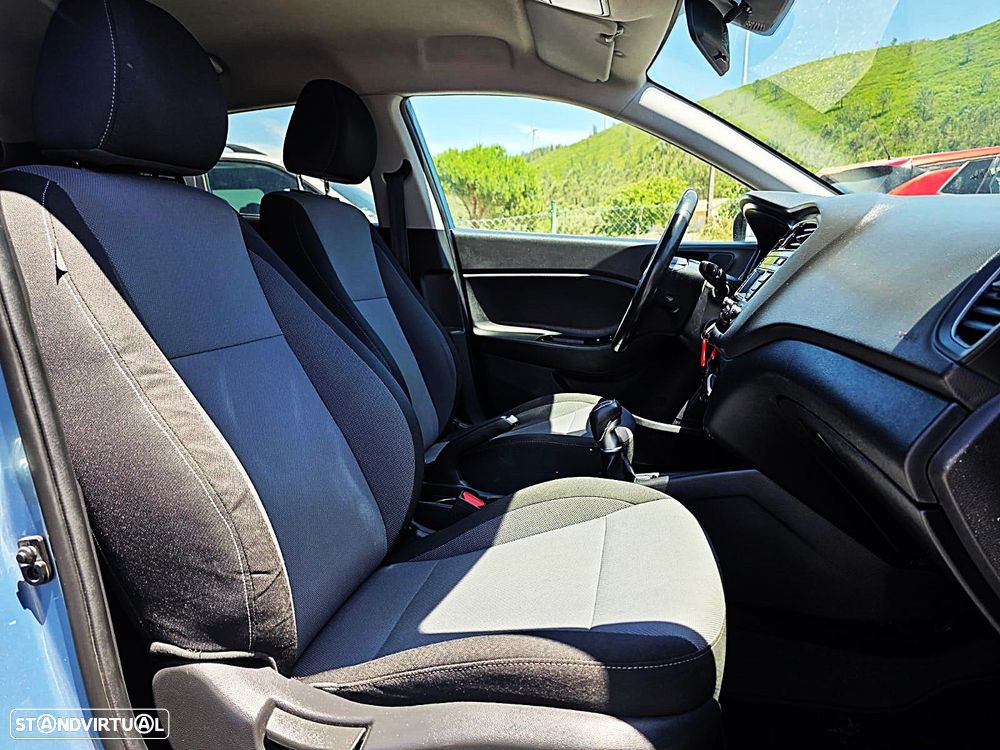 Hyundai i20 1.1 CRDi Access+Bluetooth+Comandos no Volante - 13