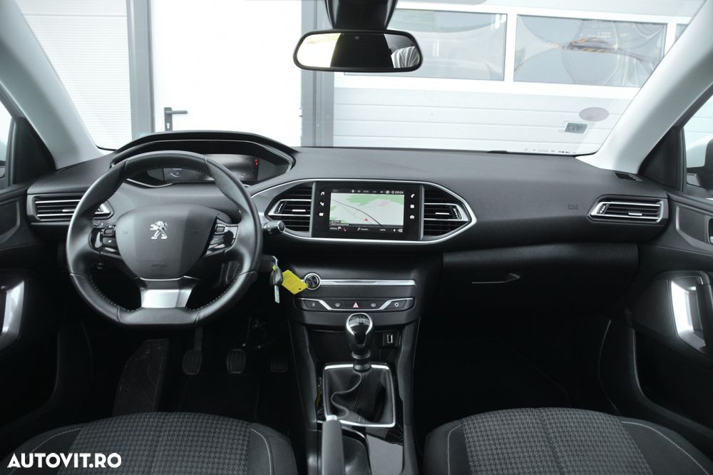 Peugeot 308 1.2 L PureTech Turbo S&S Allure - 4