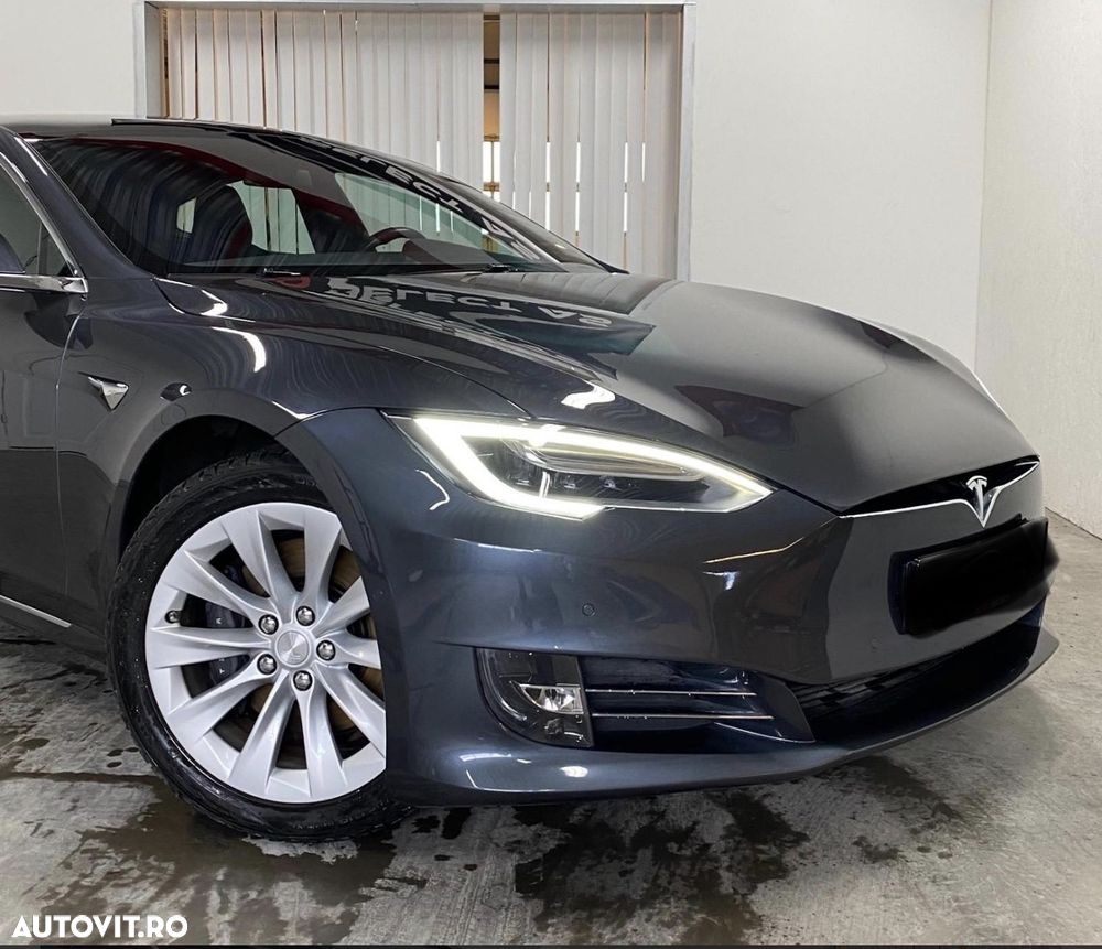 Tesla Model S - 3