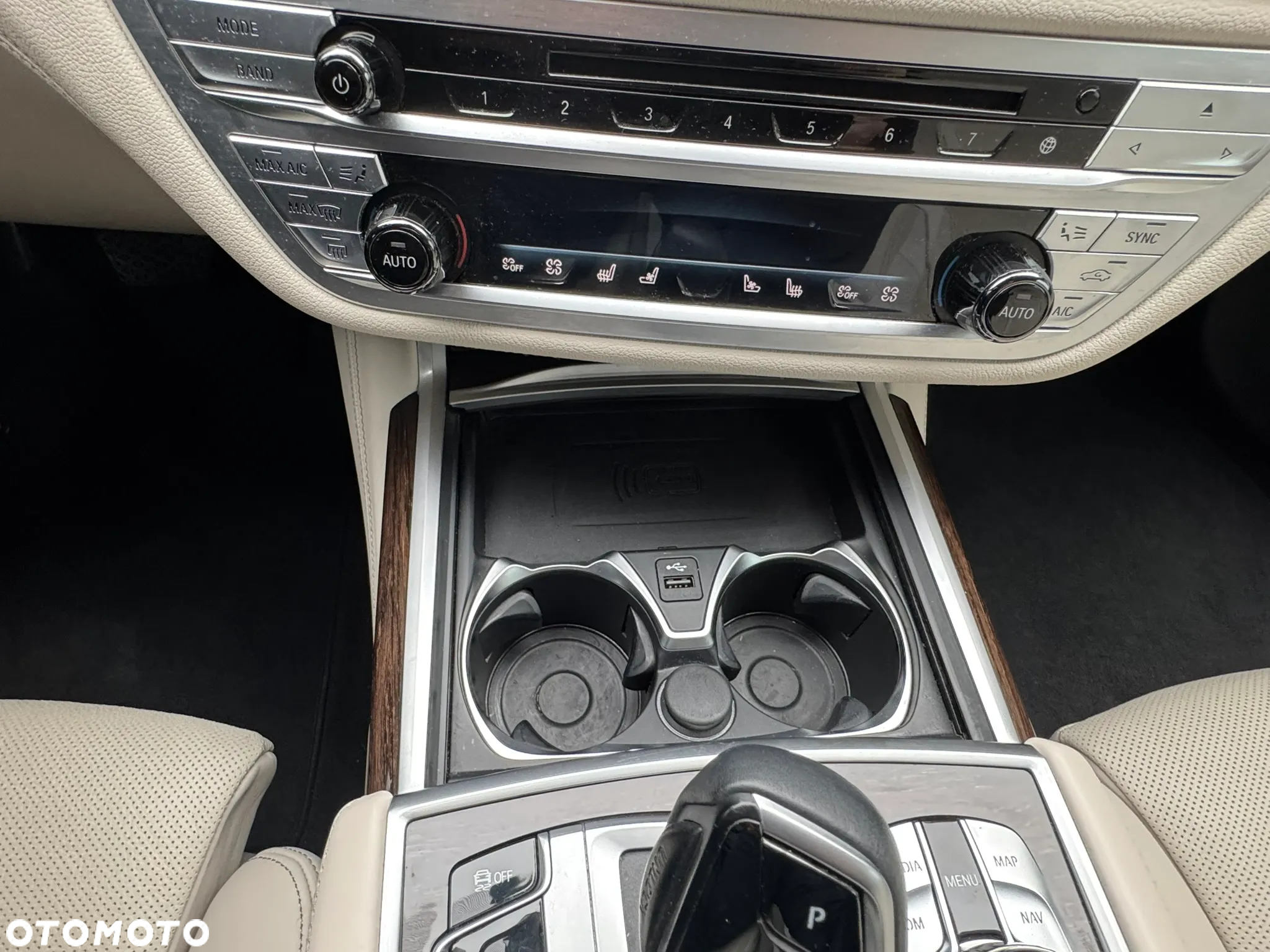 BMW Seria 7 750i xDrive - 22