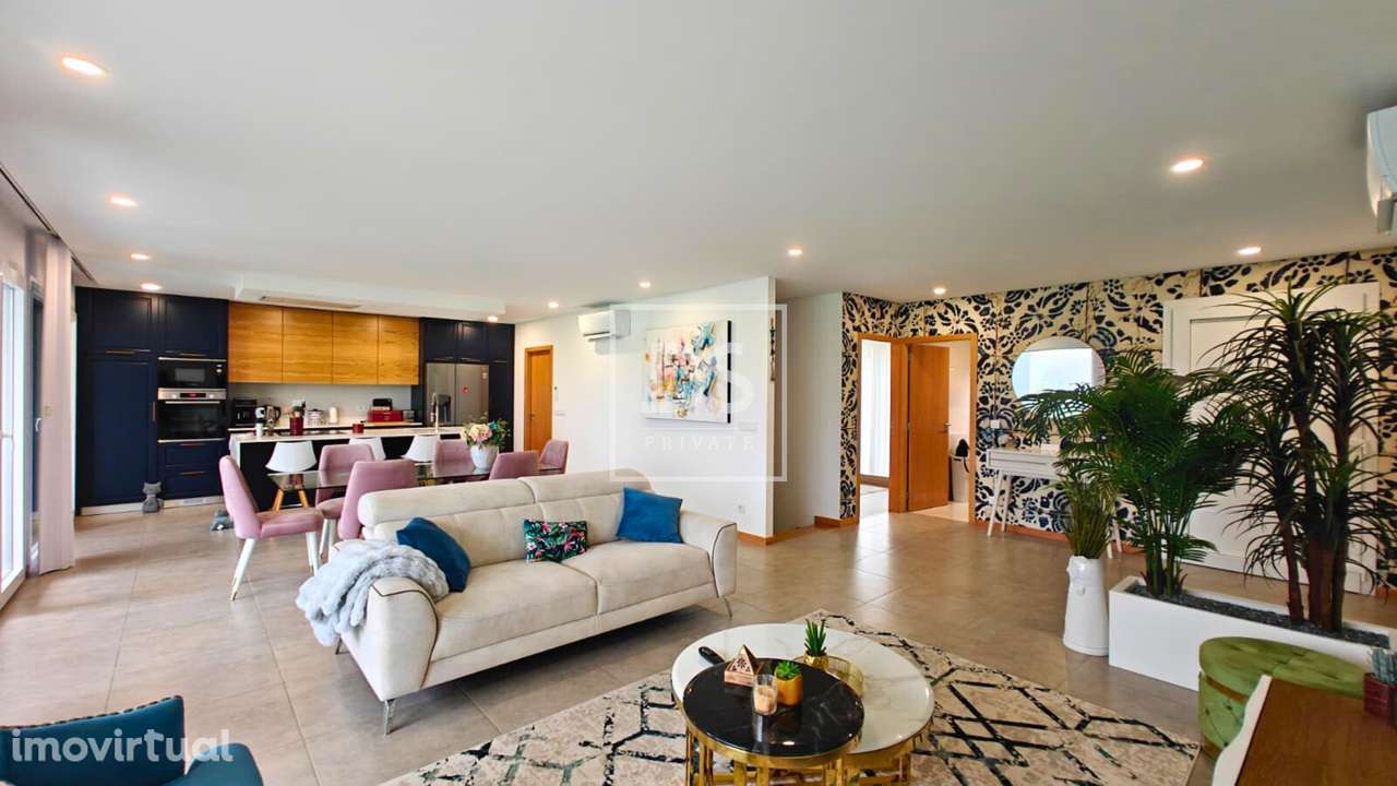 Moradia contemporânea com piscina e vistas desafogadas em Ponte de Lim - Grande imagem: 2/25