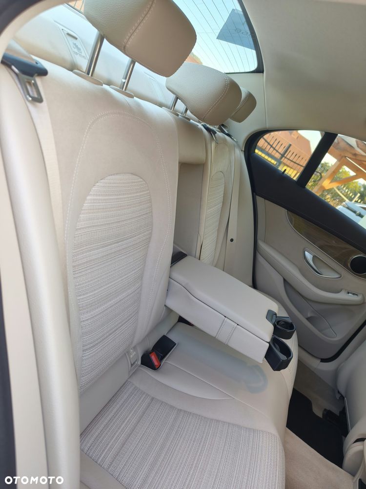 Mercedes-Benz Klasa C 200 4-Matic 7G-TRONIC - 37