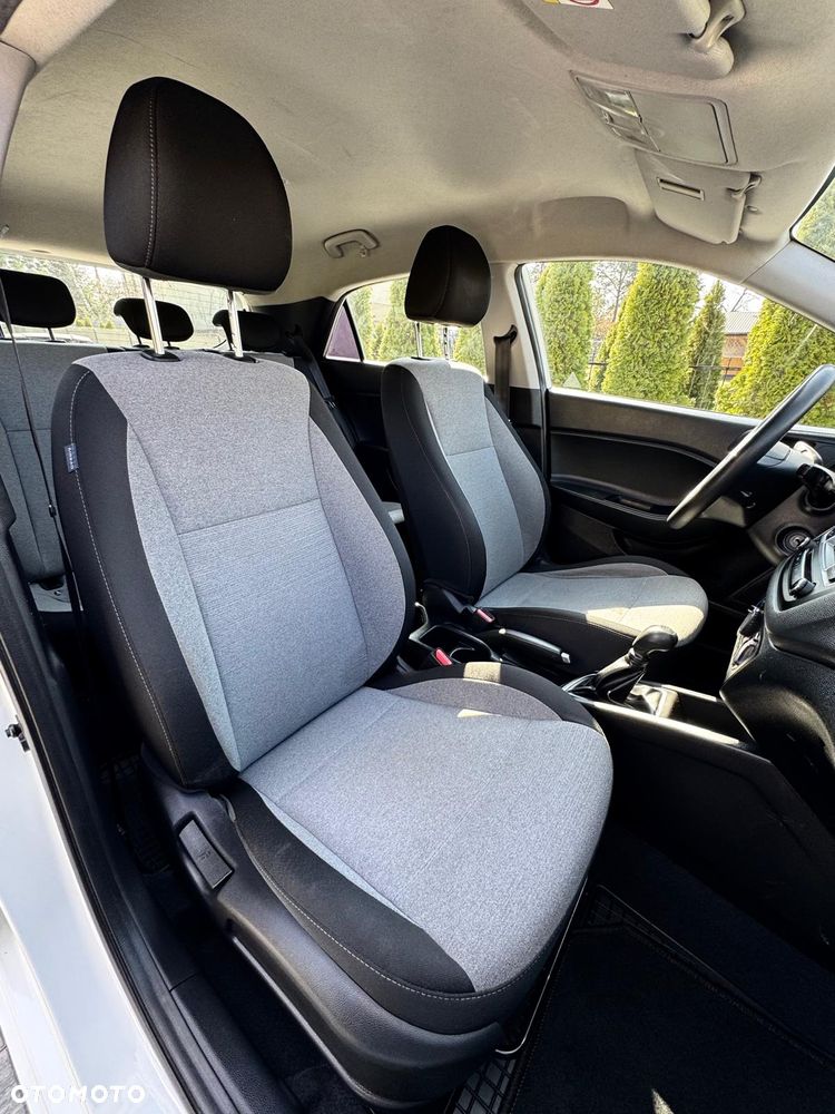 Hyundai i20 blue 1.2 Classic - 30