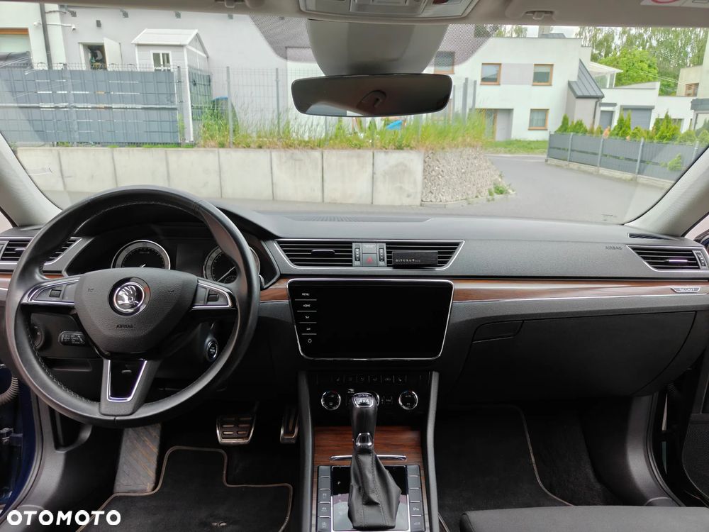 Skoda Superb 2.0 TDI SCR 4x4 Scout DSG - 10