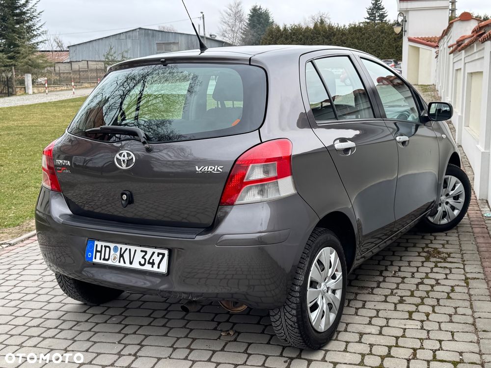 Toyota Yaris - 11