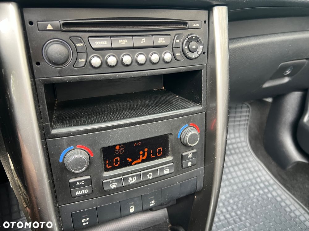 Peugeot 207 1.6 THP Allure - 11