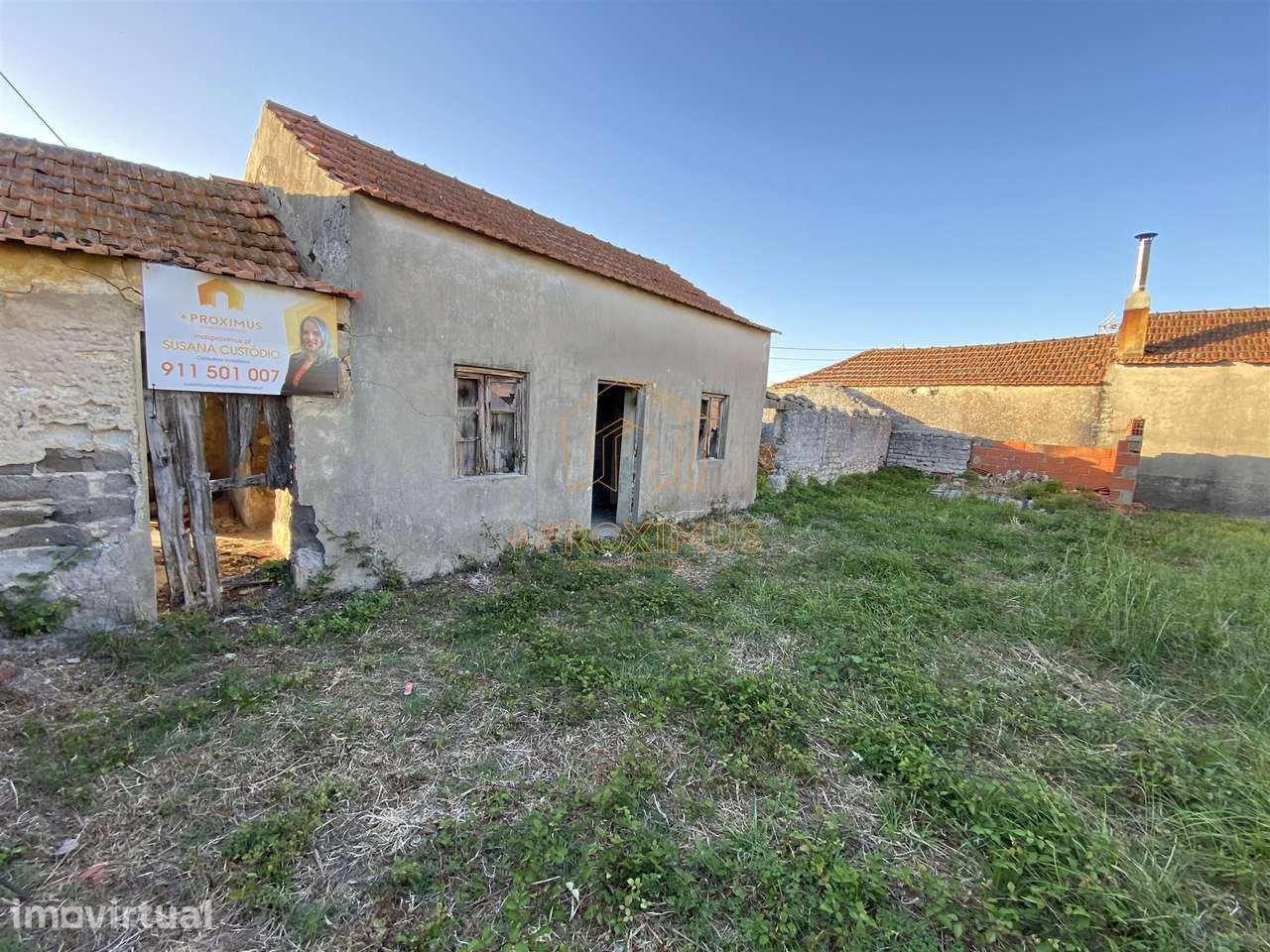 Moradia T1+1 p/ restaurar c/ jardim - Grande imagem: 3/25