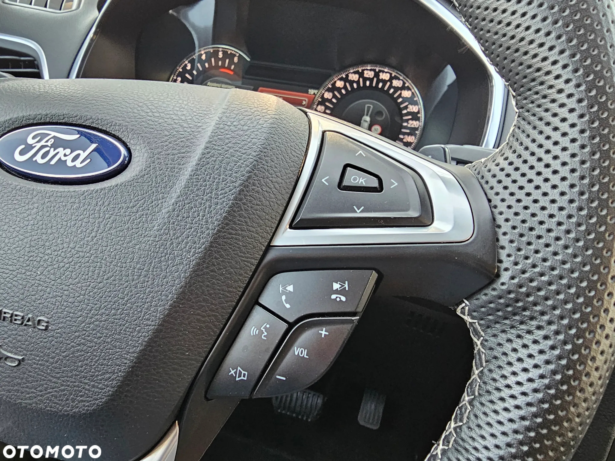 Ford S-Max 2.0 TDCi 4WD Titanium PowerShift - 32