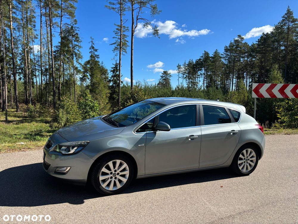 Opel Astra 1.6 Turbo Cosmo - 2
