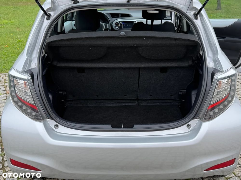 Toyota Yaris Hybrid 100 Premium - 33