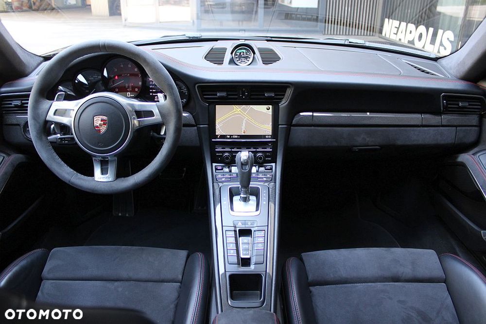 Porsche 911 Carrera 4 GTS PDK - 25