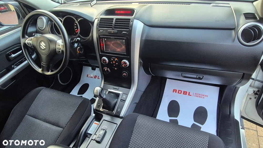 Suzuki Grand Vitara 2.0 Comfort - 23