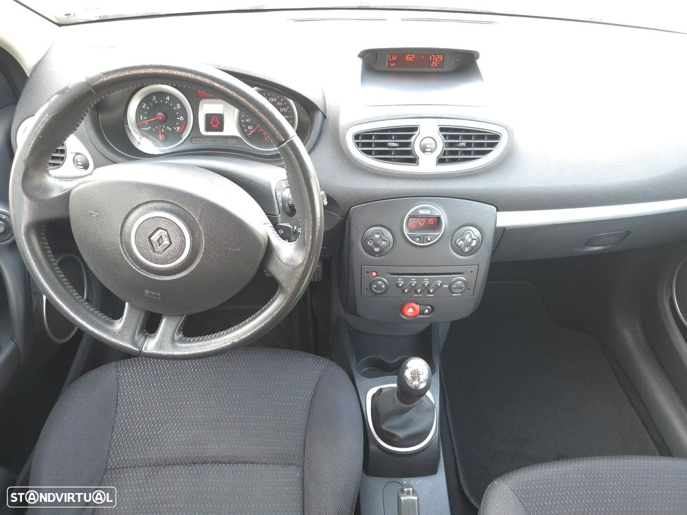 Renault Clio 1.2 16V Confort - 16