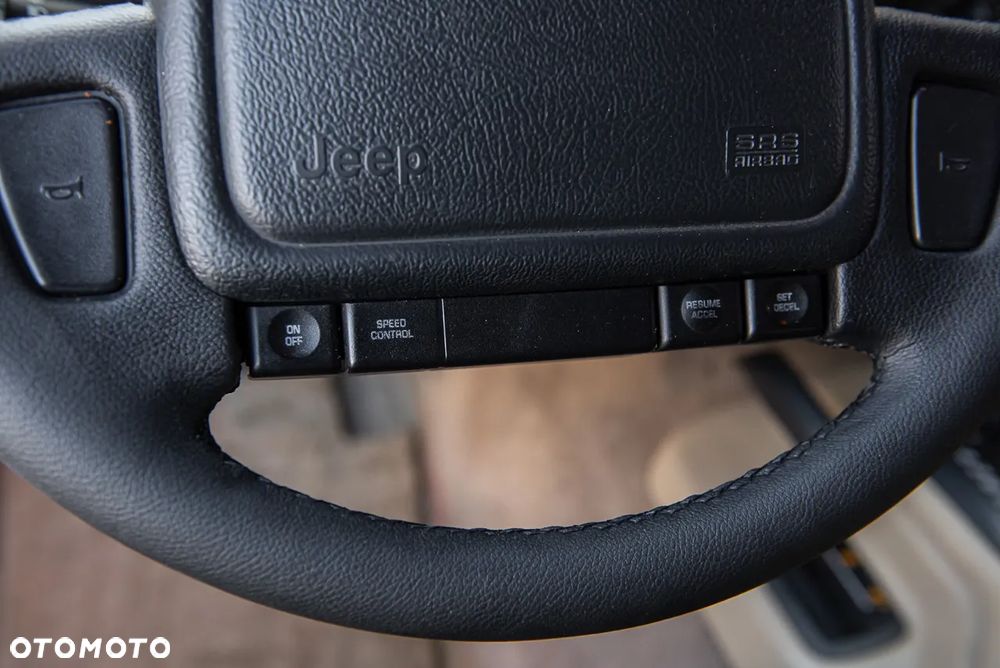 Jeep Grand Cherokee - 21