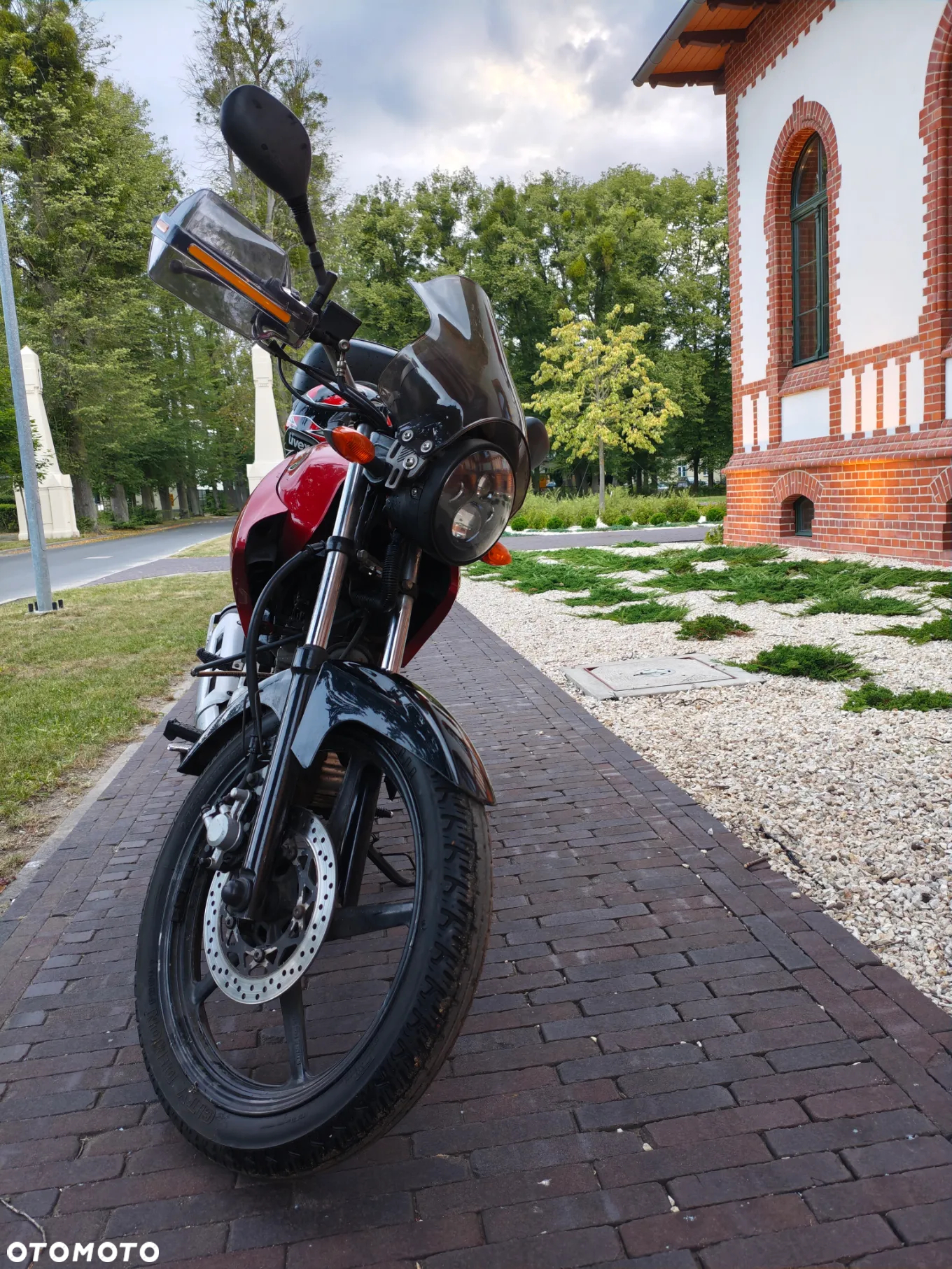 Yamaha YBR - 8