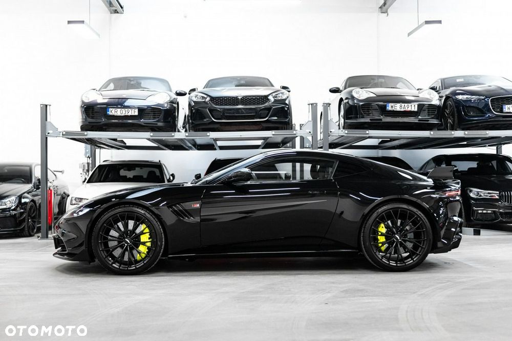 Aston Martin Vantage - 9