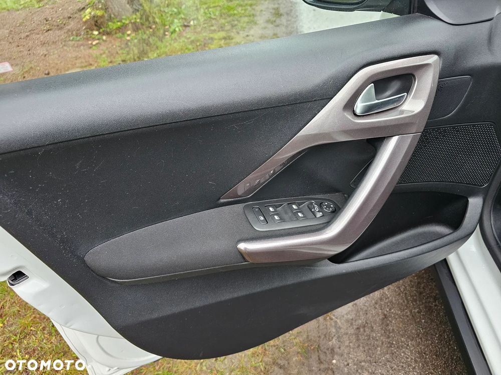 Peugeot 2008 e-HDi FAP 92 STOP & START Allure - 19