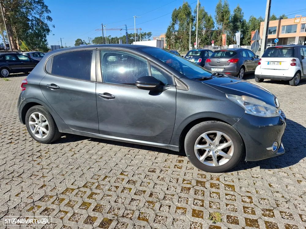 Peugeot 208 - 6