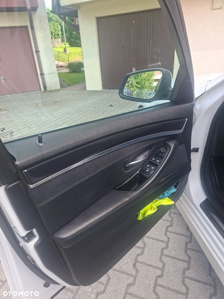 BMW Seria 5 525d xDrive - 2