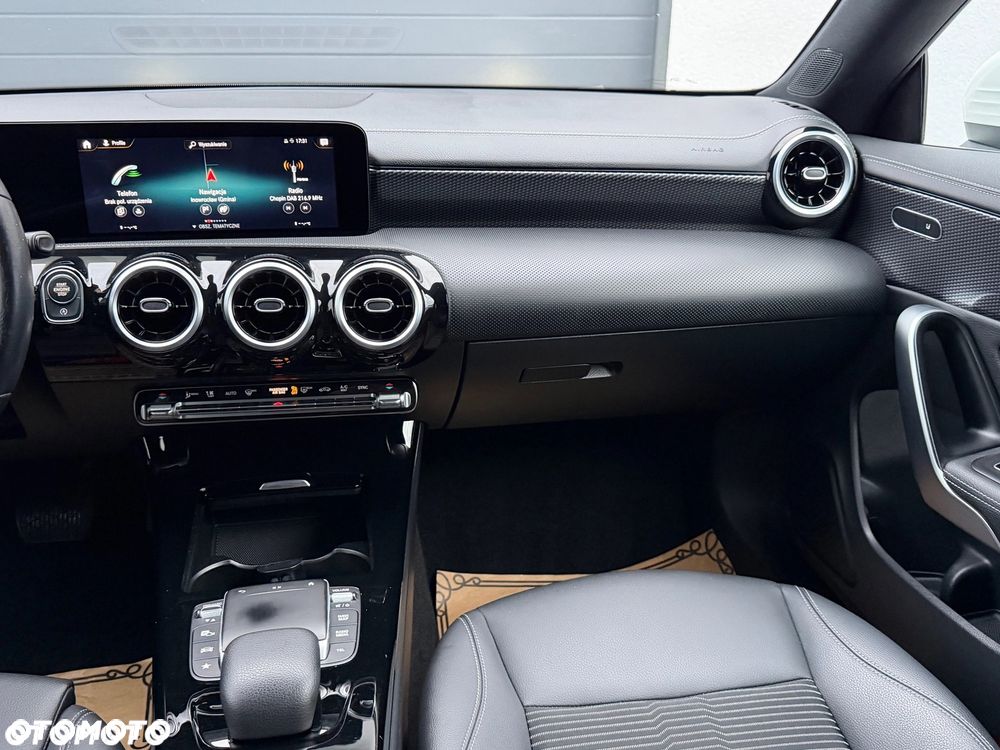 Mercedes-Benz CLA - 9